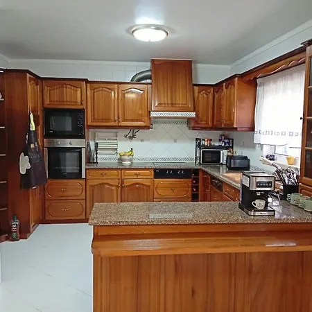 Great For Families In Lourinha-double Rooms-private Baths-free Parking & Extra Bed Homestay szállás Lourinhã