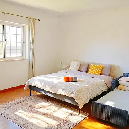 Homestay szállás Great For Families In Lourinha-double Rooms-private Baths-free Parking & Extra Bed Lourinhã