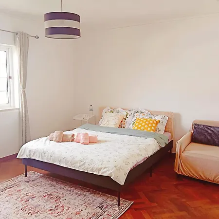 Homestay szállás Great For Families In Lourinha-double Rooms-private Baths-free Parking & Extra Bed *