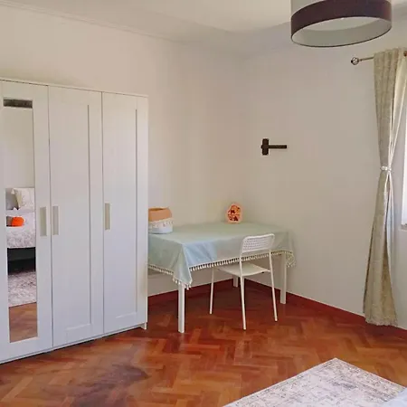 Homestay szállás Great For Families In Lourinha-double Rooms-private Baths-free Parking & Extra Bed *