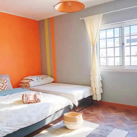 Great For Families In Lourinha-double Rooms-private Baths-free Parking & Extra Bed Homestay szállás Lourinhã