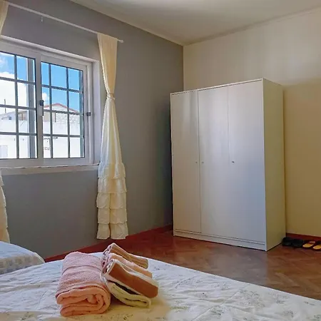 Great For Families In Lourinha-double Rooms-private Baths-free Parking & Extra Bed * Lourinhã