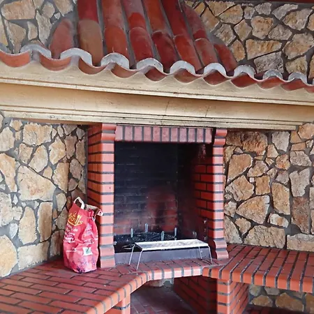 Homestay szállás Great For Families In Lourinha-double Rooms-private Baths-free Parking & Extra Bed