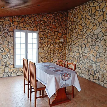 Homestay szállás Great For Families In Lourinha-double Rooms-private Baths-free Parking & Extra Bed