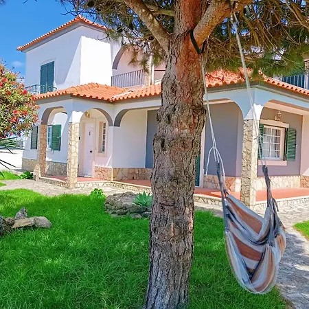 Great For Families In Lourinha-double Rooms-private Baths-free Parking & Extra Bed Homestay szállás *