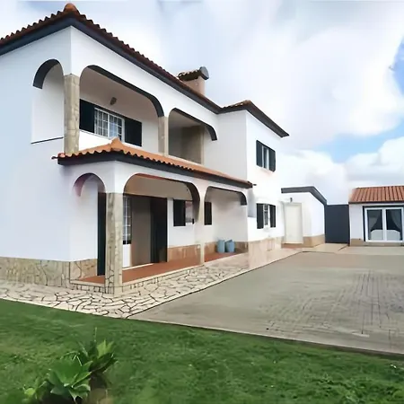 Great For Families In Lourinha-double Rooms-private Baths-free Parking & Extra Bed Lourinhã